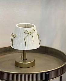 Krem kadife süet gold masa lambası pilli