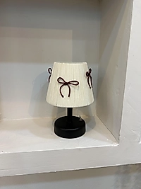 Siyah fiyonk masa lambası